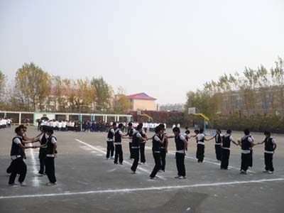 长春商校学生集体舞表演.jpg